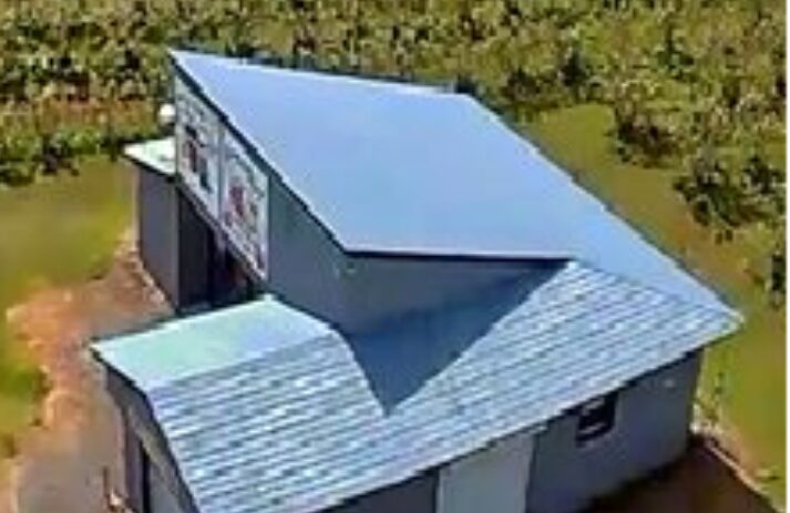 小屋空撮アップ